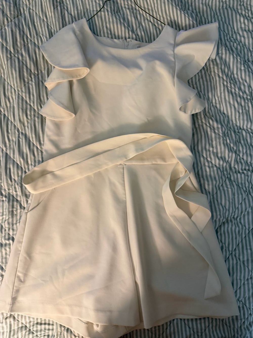 White firmRuffle Sleeve Romper